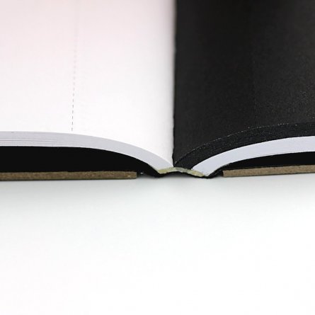 Скетчбук 180*130 мм А5 60л., Канц-Эксмо,склейка, комбинированные листы, твёрдая обложка "BLACK&WHITE. Дизайн 5 " фото 2